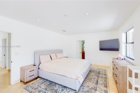 Casa en venta en Sunny Isles Beach, Florida, 4 dormitorios, 322.37 m2 № 1977071 - foto 13