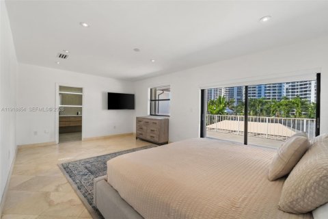 Купить виллу или дом в Санни-Айлс-Бич, Флорида 4 спальни, 322.37м2, № 1977071 - фото 24