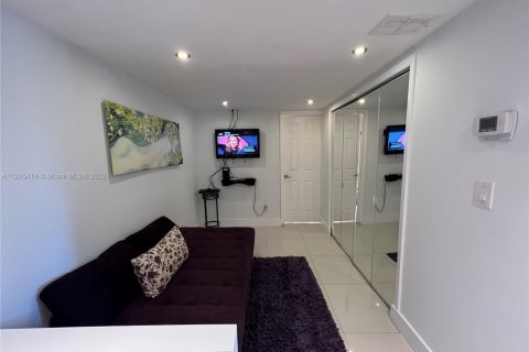 Condominio en venta en Miami Beach, Florida, 1 dormitorio, 56.67 m2 № 1937896 - foto 3