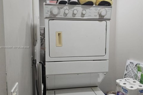 Casa en venta en Cutler Bay, Florida, 3 dormitorios, 125.6 m2 № 2003845 - foto 12