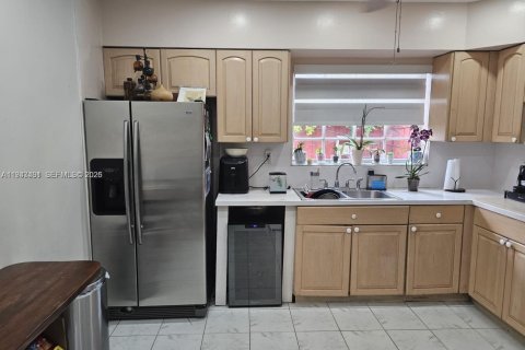 Casa en venta en Cutler Bay, Florida, 3 dormitorios, 125.6 m2 № 2003845 - foto 4