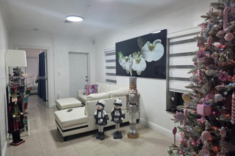 Снять в аренду виллу или дом в Майами, Флорида 2 спальни, № 1990827 - фото 4