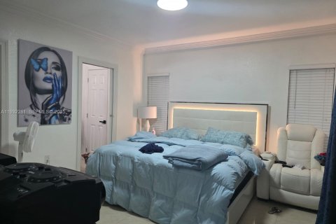 Снять в аренду виллу или дом в Майами, Флорида 2 спальни, № 1990827 - фото 3