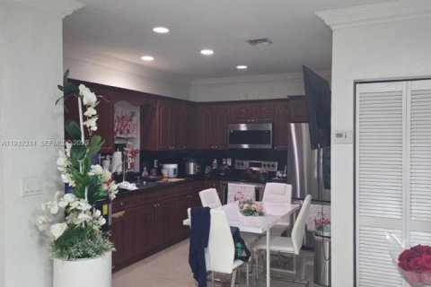 Снять в аренду виллу или дом в Майами, Флорида 2 спальни, № 1990827 - фото 2