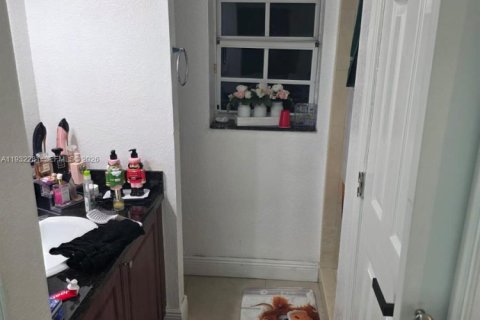 Villa ou maison à louer à Miami, Floride: 2 chambres № 1990827 - photo 7