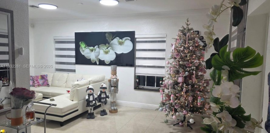 Дом в Майами, Флорида 2 спальни № 1990827