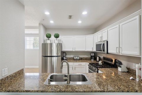 Townhouse in Kissimmee, Florida 3 bedrooms, 197.32 sq.m. № 2390934 - photo 14
