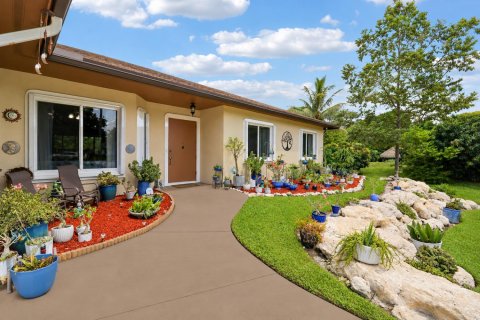 Villa ou maison à vendre à Southwest Ranches, Floride: 3 chambres, 227.42 m2 № 2351441 - photo 3