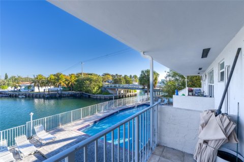 Condo à North Miami, Floride, 1 chambre  № 2079848