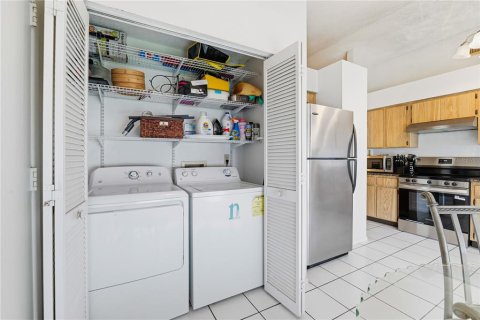 Casa en venta en Brandon, Florida, 3 dormitorios, 117.99 m2 № 2113676 - foto 8