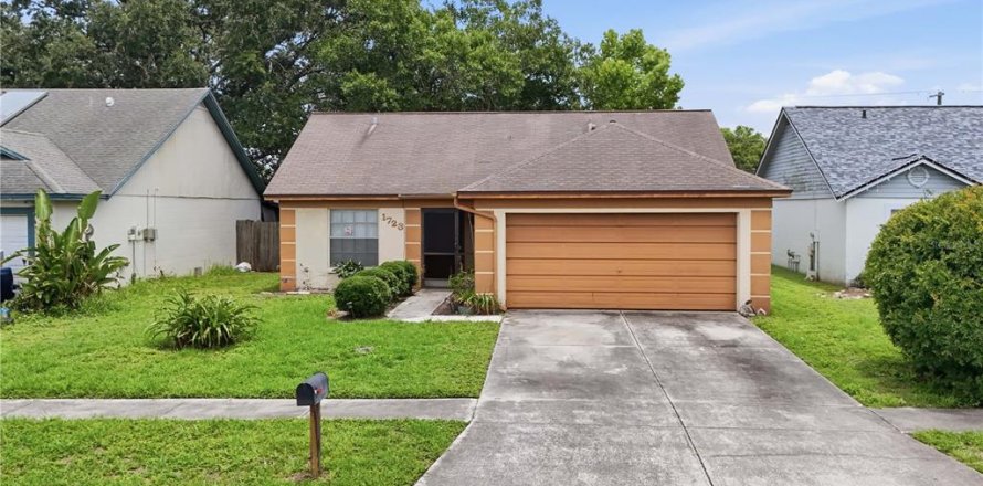 Casa en Brandon, Florida 3 dormitorios, 117.99 m2 № 2113676