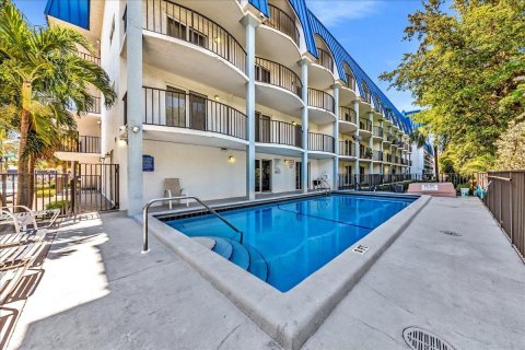 Condo in Fort Lauderdale, Florida, 2 bedrooms  № 2431469 - photo 18