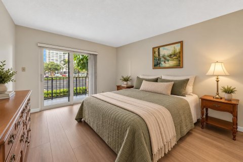 Condo in Fort Lauderdale, Florida, 2 bedrooms  № 2431469 - photo 8