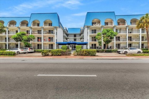 Condo in Fort Lauderdale, Florida, 2 bedrooms  № 2431469 - photo 11