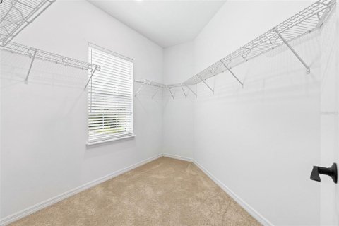 House in Orlando, Florida 5 bedrooms, 352.84 sq.m. № 2396389 - photo 24