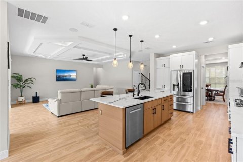 House in Orlando, Florida 5 bedrooms, 352.84 sq.m. № 2396389 - photo 7