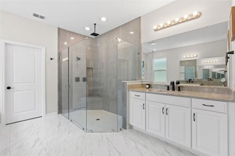 House in Orlando, Florida 5 bedrooms, 352.84 sq.m. № 2396389 - photo 18