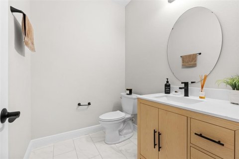 House in Orlando, Florida 5 bedrooms, 352.84 sq.m. № 2396389 - photo 30