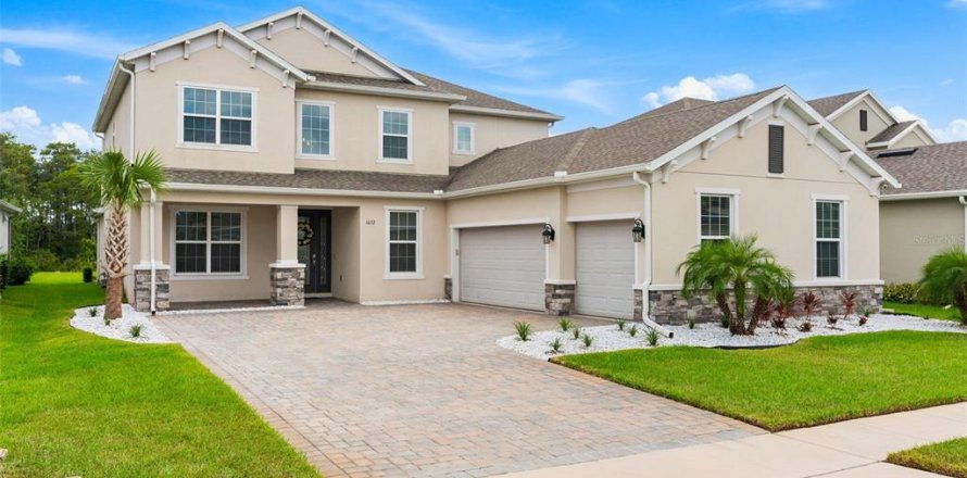 House in Orlando, Florida 5 bedrooms, 352.84 sq.m. № 2396389