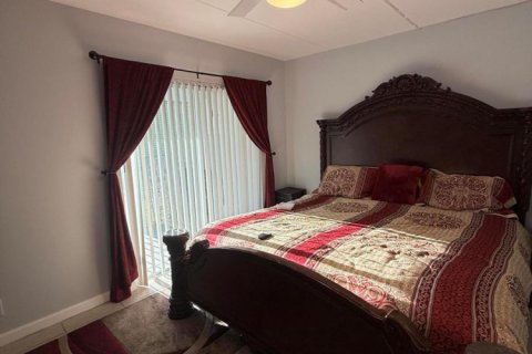 Condo in Palm Springs, Florida, 1 bedroom  № 2190694 - photo 10
