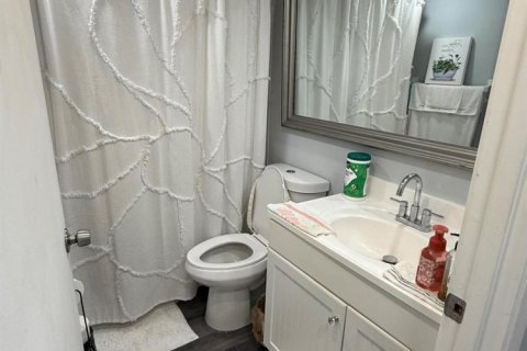 Condo in Palm Springs, Florida, 1 bedroom  № 2190694 - photo 7