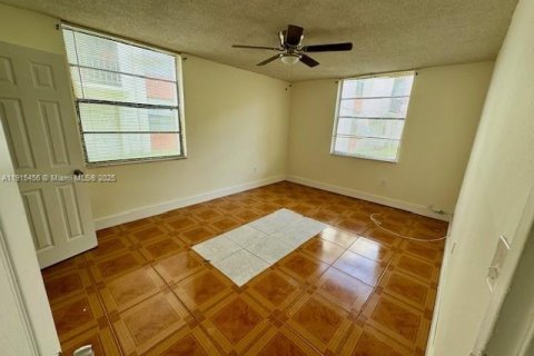 Copropriété à louer à Lauderhill, Floride: 2 chambres, 93.18 m2 № 1971603 - photo 11