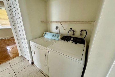 Copropriété à louer à Lauderhill, Floride: 2 chambres, 93.18 m2 № 1971603 - photo 8