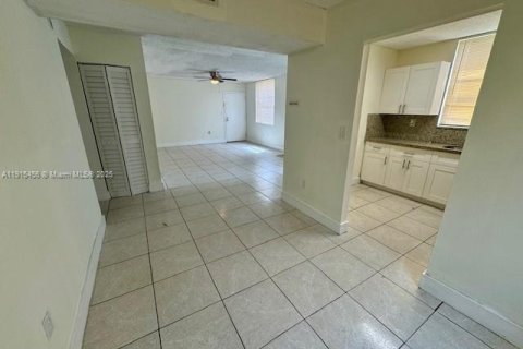 Copropriété à louer à Lauderhill, Floride: 2 chambres, 93.18 m2 № 1971603 - photo 5