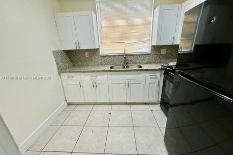 Copropriété à louer à Lauderhill, Floride: 2 chambres, 93.18 m2 № 1971603 - photo 4