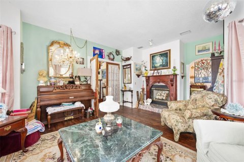 House in DeLand, Florida 6 bedrooms, 412.11 sq.m. № 1816815 - photo 11