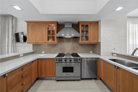 Condominio en venta en Sunny Isles Beach, Florida, 4 dormitorios, 254.18 m2 № 1887483 - foto 23