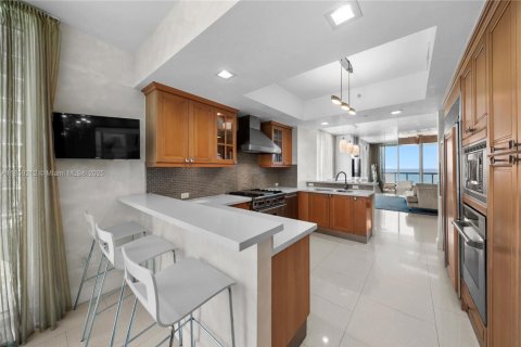 Condominio en venta en Sunny Isles Beach, Florida, 4 dormitorios, 254.18 m2 № 1887483 - foto 27