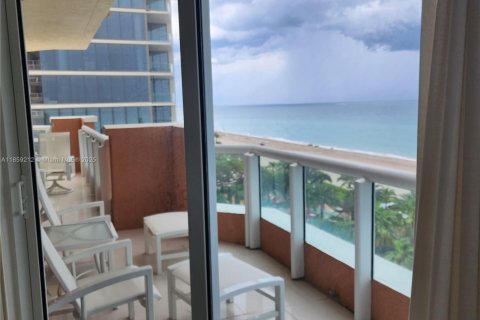 Condominio en venta en Sunny Isles Beach, Florida, 4 dormitorios, 254.18 m2 № 1887483 - foto 11