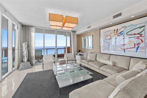 Condominio en venta en Sunny Isles Beach, Florida, 4 dormitorios, 254.18 m2 № 1887483 - foto 16