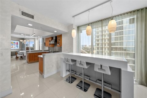Condominio en venta en Sunny Isles Beach, Florida, 4 dormitorios, 254.18 m2 № 1887483 - foto 21
