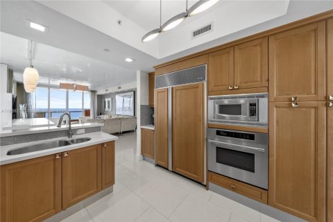 Condominio en venta en Sunny Isles Beach, Florida, 4 dormitorios, 254.18 m2 № 1887483 - foto 25