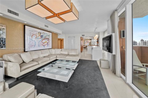 Condominio en venta en Sunny Isles Beach, Florida, 4 dormitorios, 254.18 m2 № 1887483 - foto 19