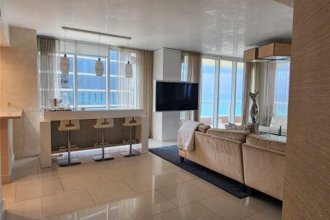 Condominio en venta en Sunny Isles Beach, Florida, 4 dormitorios, 254.18 m2 № 1887483 - foto 13