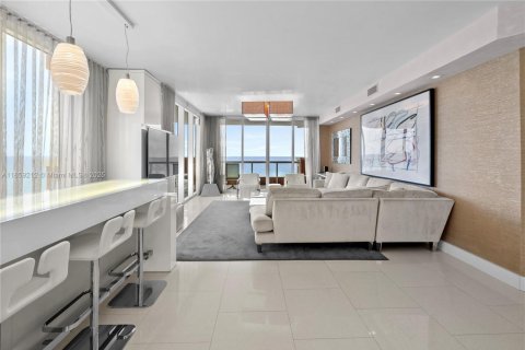 Condominio en venta en Sunny Isles Beach, Florida, 4 dormitorios, 254.18 m2 № 1887483 - foto 15