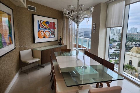 Condominio en venta en Sunny Isles Beach, Florida, 4 dormitorios, 254.18 m2 № 1887483 - foto 3