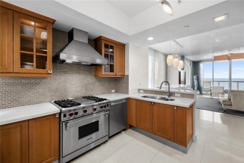 Condominio en venta en Sunny Isles Beach, Florida, 4 dormitorios, 254.18 m2 № 1887483 - foto 24