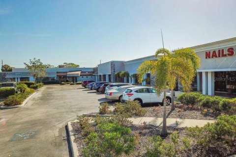 Propiedad comercial en alquiler en Bradenton, Florida, 141.86 m2 № 1248975 - foto 6