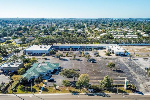 Propiedad comercial en alquiler en Bradenton, Florida, 141.86 m2 № 1248975 - foto 2