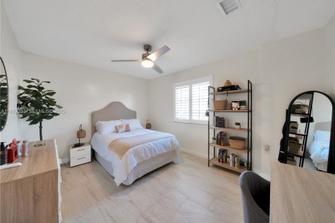 House in Miami, Florida 3 bedrooms, 152.36 sq.m. № 1992491 - photo 28