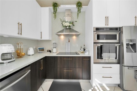 House in Miami, Florida 3 bedrooms, 152.36 sq.m. № 1992491 - photo 15