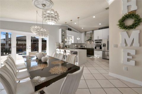 House in Miami, Florida 3 bedrooms, 152.36 sq.m. № 1992491 - photo 19