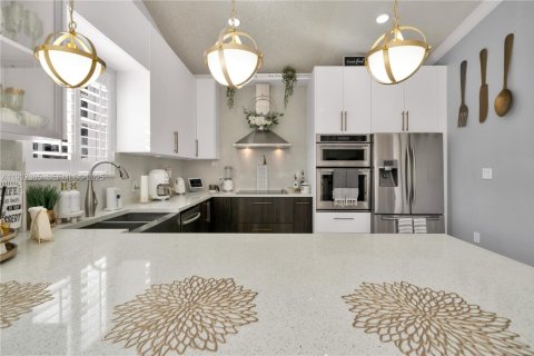 House in Miami, Florida 3 bedrooms, 152.36 sq.m. № 1992491 - photo 10