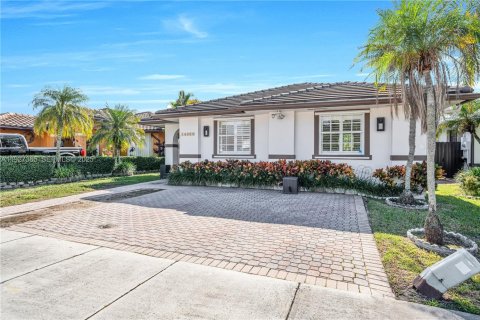 House in Miami, Florida 3 bedrooms, 152.36 sq.m. № 1992491 - photo 3