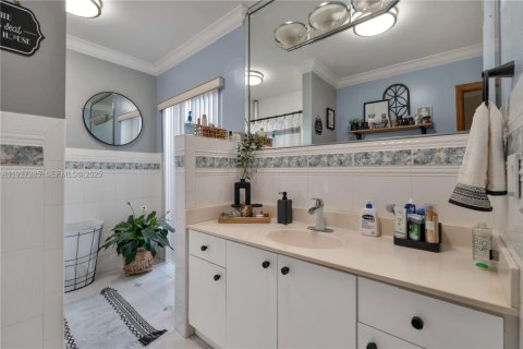 House in Miami, Florida 3 bedrooms, 152.36 sq.m. № 1992491 - photo 25