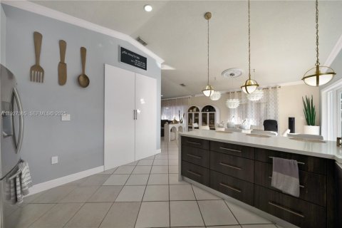 House in Miami, Florida 3 bedrooms, 152.36 sq.m. № 1992491 - photo 14